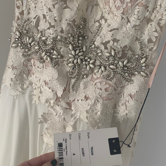 Brand New Ivory Macduggal Wedding Dress (size 4) - Picture 8 of 10